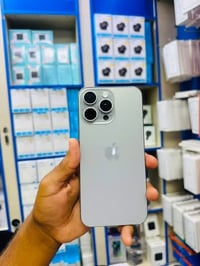 آيفون ١٥ برو ماكس • ٢٥٦ جيجا • بطارية ٧٨%