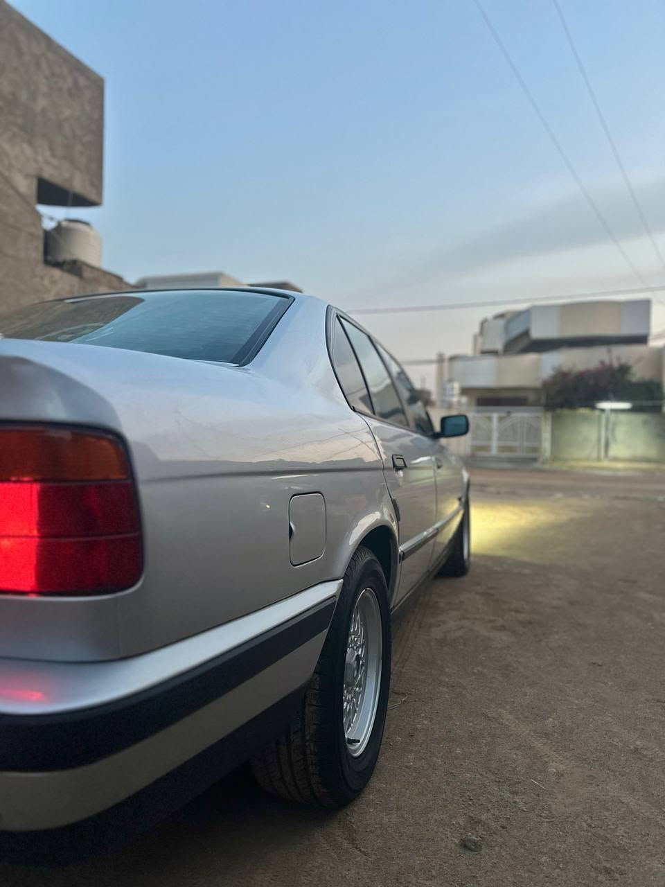 السلام عليكم حبايب 
BMW 525i🇩🇪للبيع 
🪐اصل525 مسكر فانوس 
🪐كير مكينه حداديه كفاله 
🪐موديل 1995
🪐رقم اربيل دولي شرط التحويل 
🪐 تبريد شرط ثلج
🪐منظومت زنون عالي ناصي 
🪐حدادية امامية وخلفية
جديده 100‎%‎ 
🪐ادامه كاملة للمنضومات الاحتراق من فيتبم الى اخره 
🪐راديتر  او حاضن جدد انسى الحماوه نهائياً
🪐غرفه جديده كشنات جلد
🪐  السياره كفاله من البارد عدا الصبغ فقط
🪐تخم ويل خلية اصل وبي تخم تاير جديد اقل الشهر من شديته 
باتري جديد بعده بل ظمان 
🪐سنتر لوك شغال
🪐كل تفاصيل السياره شغاله 
🪐كهربائيات بدون جطلات 
🪐السياره بيه نصبه كلش حلوه وكاعده واحلى من الصور بهواييي 

🪐مكاني بابل المحاويل 

🪐للاستفسار ***********
