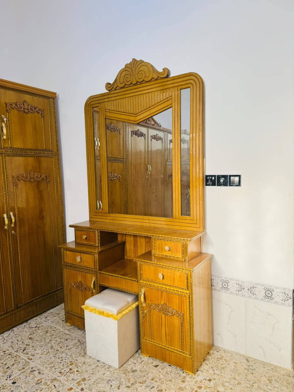 السلام عليكم ورحمه الله وبركاته غرفه عراقيه سته ابواب داخل وخارج صاج 4 ملي من خارج والداخل 3 ملي والاشياء مالتها تزكام عراقي السعر مالتها 840 مع التوصيل والشد مجاني وبيها مجال للاستفسار او اي شيء خاص***********
