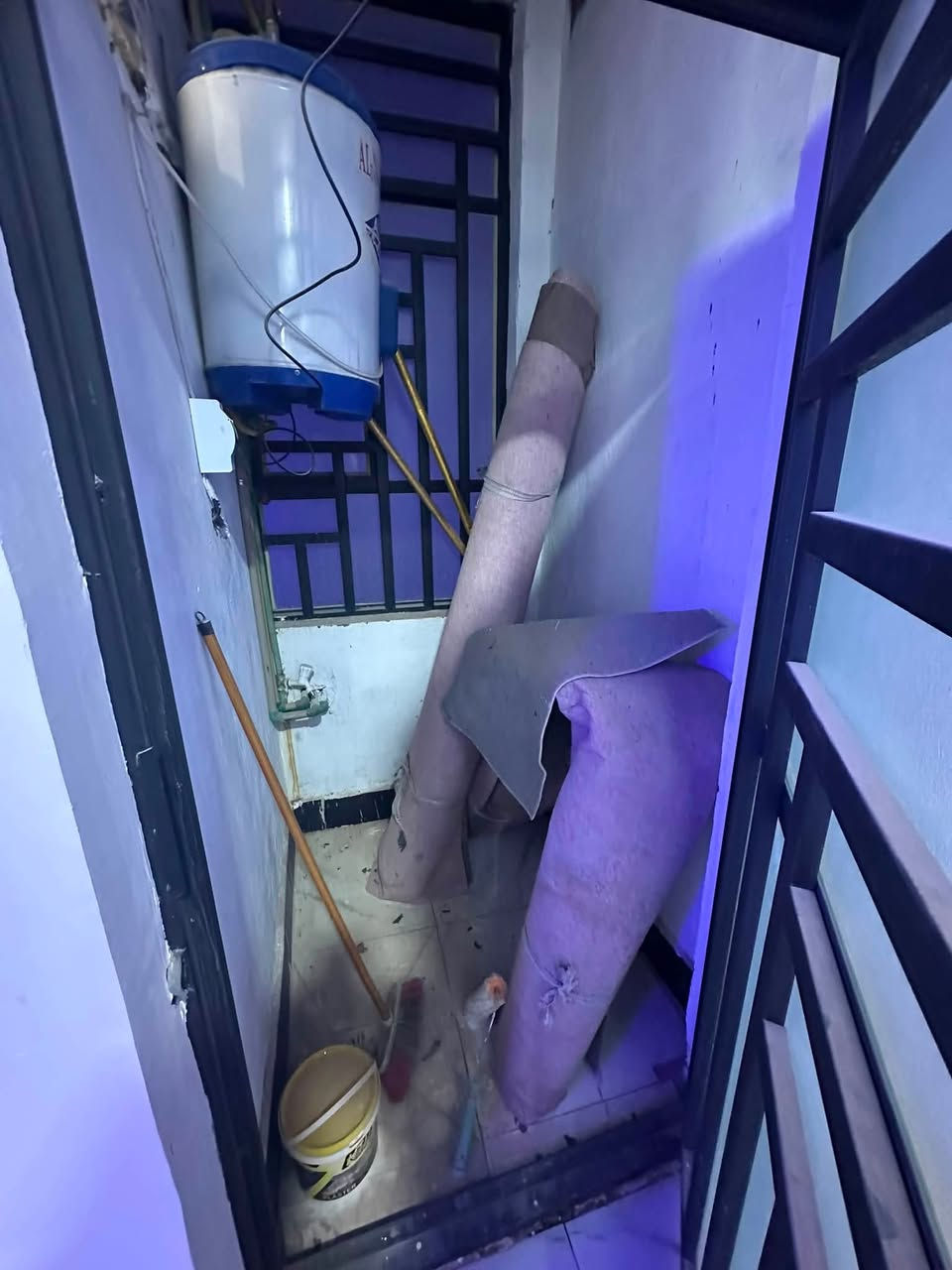 ٥٠ متر جديد كامل من كلشي
حتى السطح مزفت

وماطور ماي 

وخلاطات حمام

وسخان وتانكي

خط مولده

العنوان مقابل ملحق قرية الغدير عمود ٣١٤ بالخط الثاني

علما تبليط من شارع الصب لحد باب البيت

وعرض الشارع ١٢ متر

ب٢٣ مليون

واقساط ١٥ مقدم وكل شهر ٥٠٠ يصير سعره ٢٤

صاحب البيت مباشر

***********
