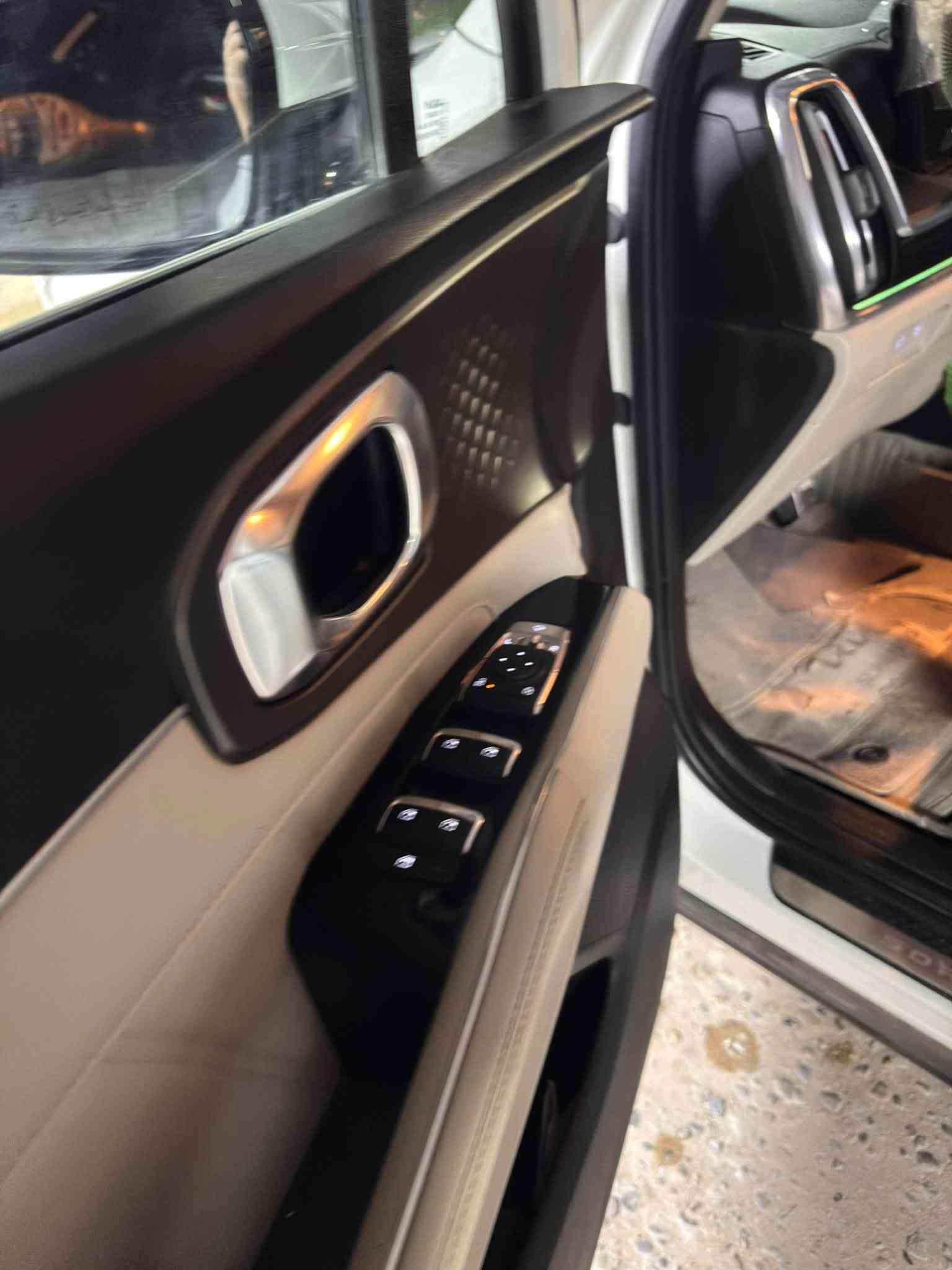 السلام عليكم 

كيا سورنتو 2024

✅✅ مرقم قادسية✅✅

🚗ويل 19
🚗خليجي
🚗ماشيه 60 الف 
🚗 حجم المحرك V6 3.5L 
🚗 مرتبط بناقل حركة أوتو 8 نمر 
🚗 مفتاح التشغيل بصمة
🚗تشغيل عن بعد
🚗 فتح الصندوق كهرباء
🚗حساسات أمامي خلفي
🚗لايت زينون + LED 
🚗 دخول بصمة ذكي 
🚗 اشارة في المرايا الجانبية 
🚗 المرايا قابلة للطي كهرباء 
🚗 كير ماوس 
🚗 هاند بريك كهرباء
🚗 شفتات مقود 
🚗 مثبت السرعة Cruise 
🚗 المودات والاوامر الصوتية 
🚗شاحن هاتف Wireless 
🚗مخرج منفذ الطاقة 
🚗فحص نظام السيارة 
🚗 انارة داخلية LED محيطية 
🚗7 راكب 
🚗المقاعد  لون أبيض 
🚗حركة المقاعد الأمامية كهرباء 
🚗 3 قطع تبريد 
🚗 4 أوضاع القيادة Drive Mode 
🚗 أوتو هولد Auto Hold 
🚗 نظام مانع الانزلاق 
🚗 نظام نزول المنحدرات 
🚗 بردات أبواب خلفية

مكفوله ماعدا رصعه بسيطه ماتبينه 
📱📱📱📱📱📱📱📱
للا ستفسار الاتصال ع الارقام  ‭***********‬ ***********
