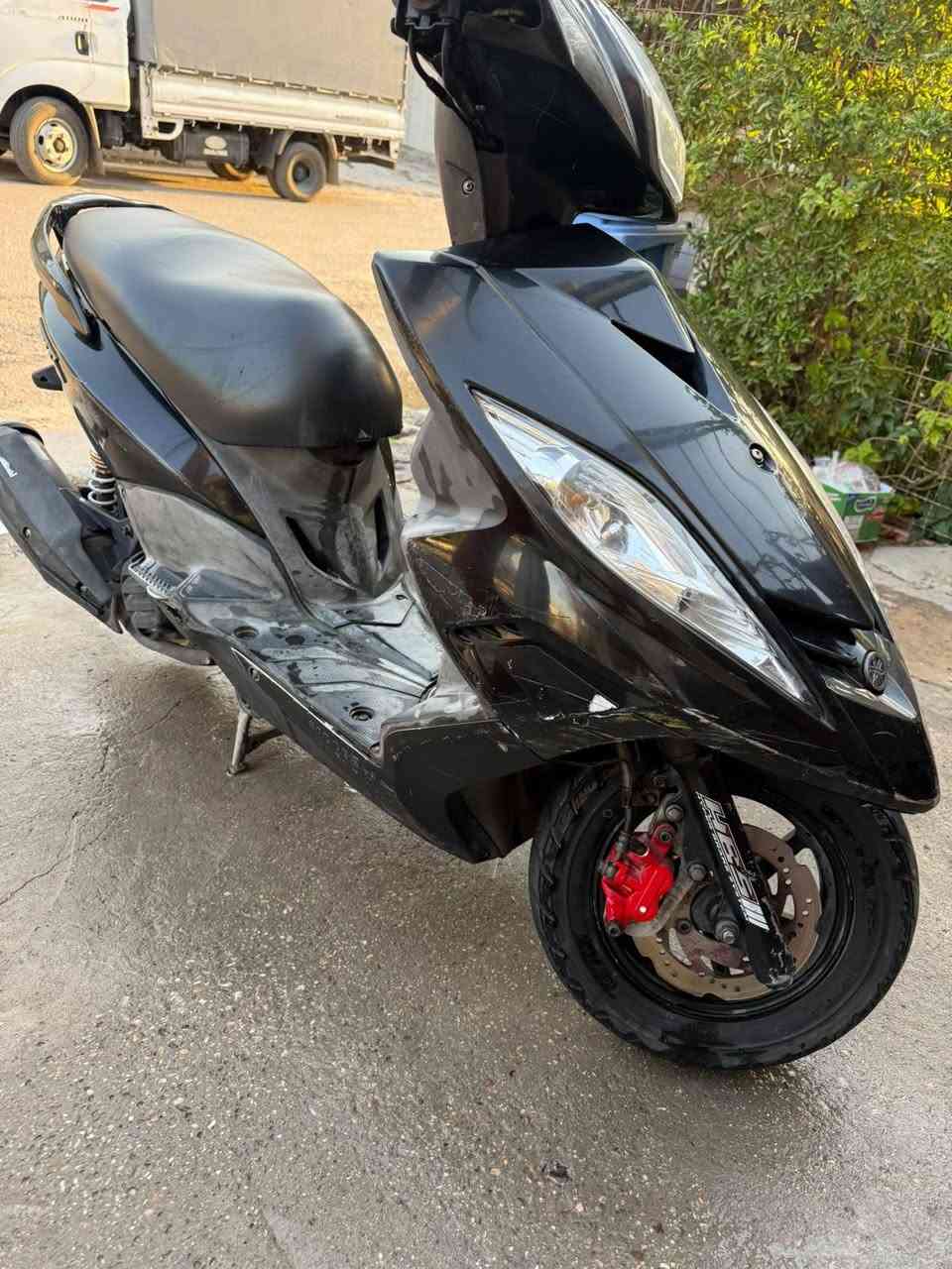 دراجه جديده صار شهرين من نازلة من الرمبة مكفولة
بيها فقط هذا الفطر بالصفحة الباقي مكفولة السعر مليون و ١٠٠ وبيها مجال 
مكاني الدورة ***********

