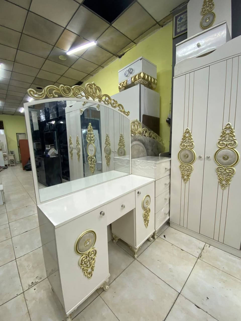 غرفه نوم ابواب ملكي 6 قطع نضافه 100%100 التواصل ع ارقام التاليه *********** وتساب
وتساب
***********
