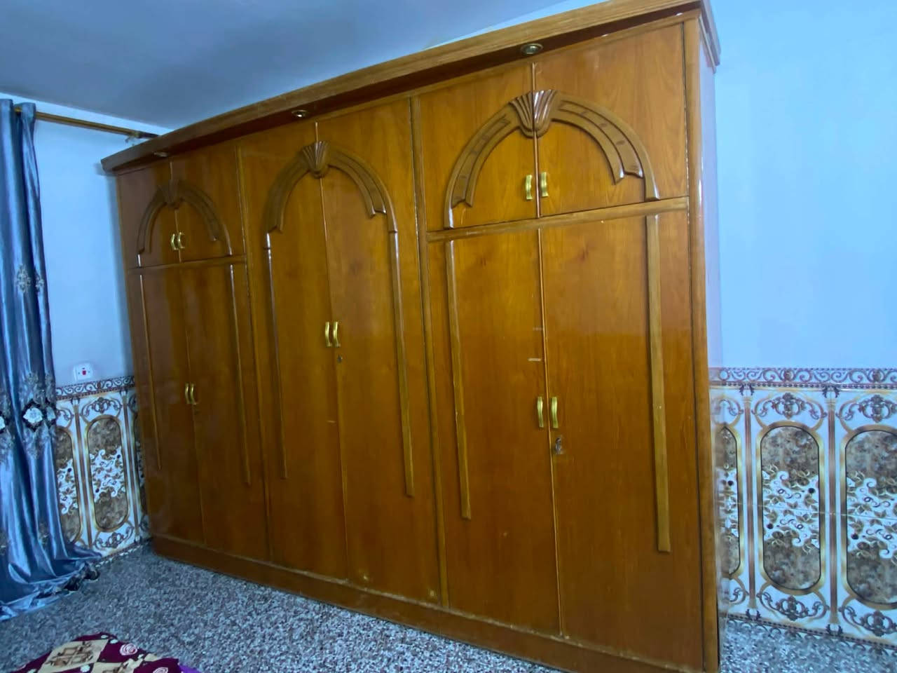 السلام عليكم كنتور 6باب ملحق كنتور تفصال 
مكان بغداد حي اور ***********
اي استفسار على رقم الهاتف وخلص متواجد
