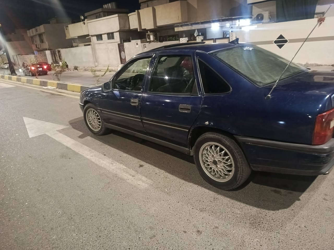 سياره للبيع فكتره موديل ٩٢سنويه إلى 30حجم 18وضع شركه بدون صبغ بس دوايرمركزي وسلايت  شرط تحويل السعر 40الاستفسار على الرقم ***********واسياء***********

