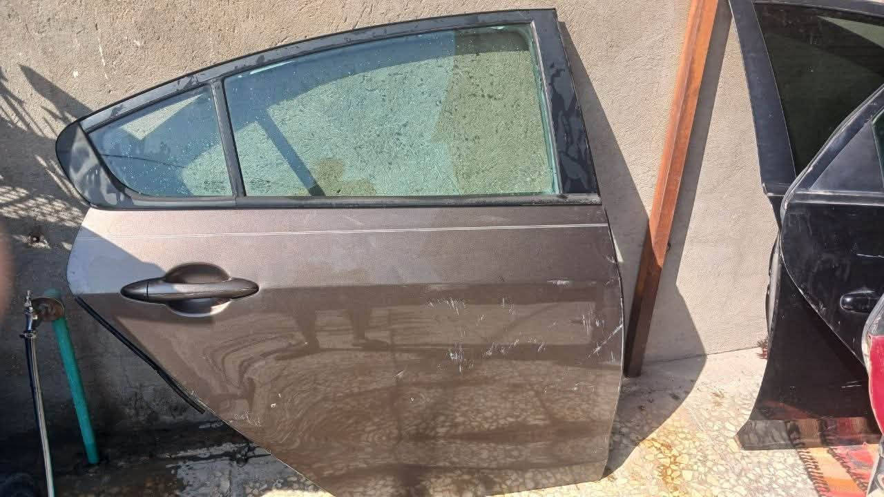 سلام عليكم بيبان فورتي سيراتو 
١٤/١٧
خلف الصدر نضافه لوك 
بغداد الجديده 
***********
