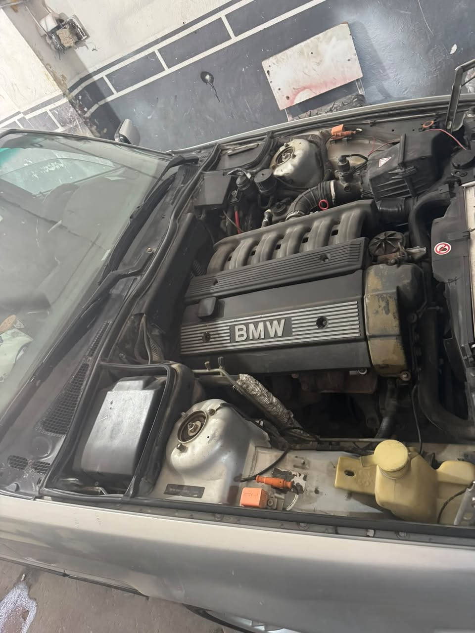 السلام عليكم  للبيع BMW 1993اصل    مكينه وكير اوتو 525. ألون سلفر السياره كلشي بيها بلادي بدون دعم بدون دكه جاكوج بجم عريض أربع جام كهرباء كشن جلد سلايت روف تخم تاير ويل حصيره بلاد عليها باتري جديد تبريد ثلج كهربائيات صدر خلفي امامي جديد رقم أربيل باسمي شرط التحويل     مكانها اربيل   وسعر ٦٨ وبيها مجال لطيبين  *********** وتساب
