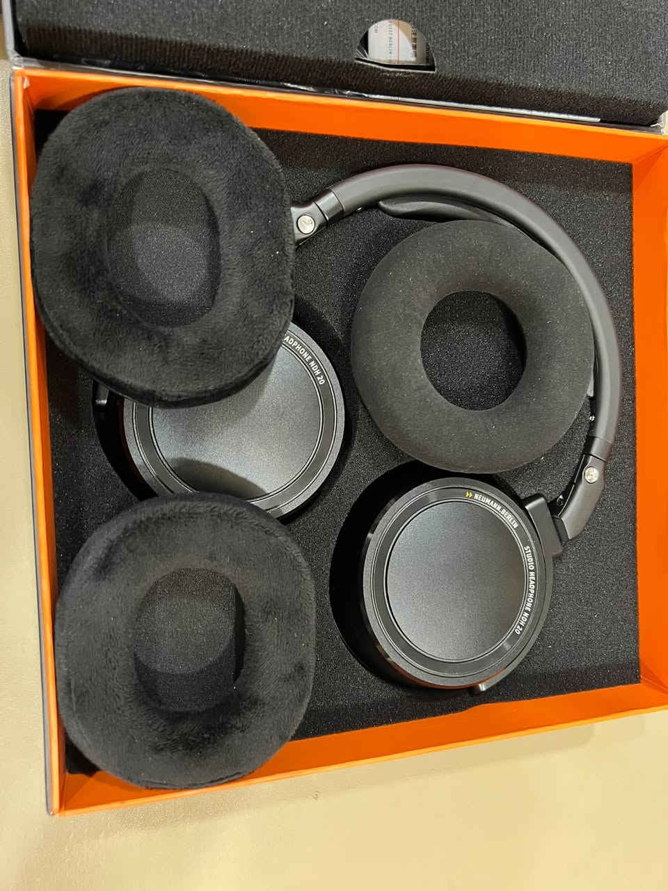 Neumann NDH20 • بلاك إديشن • صناعة ألمانية