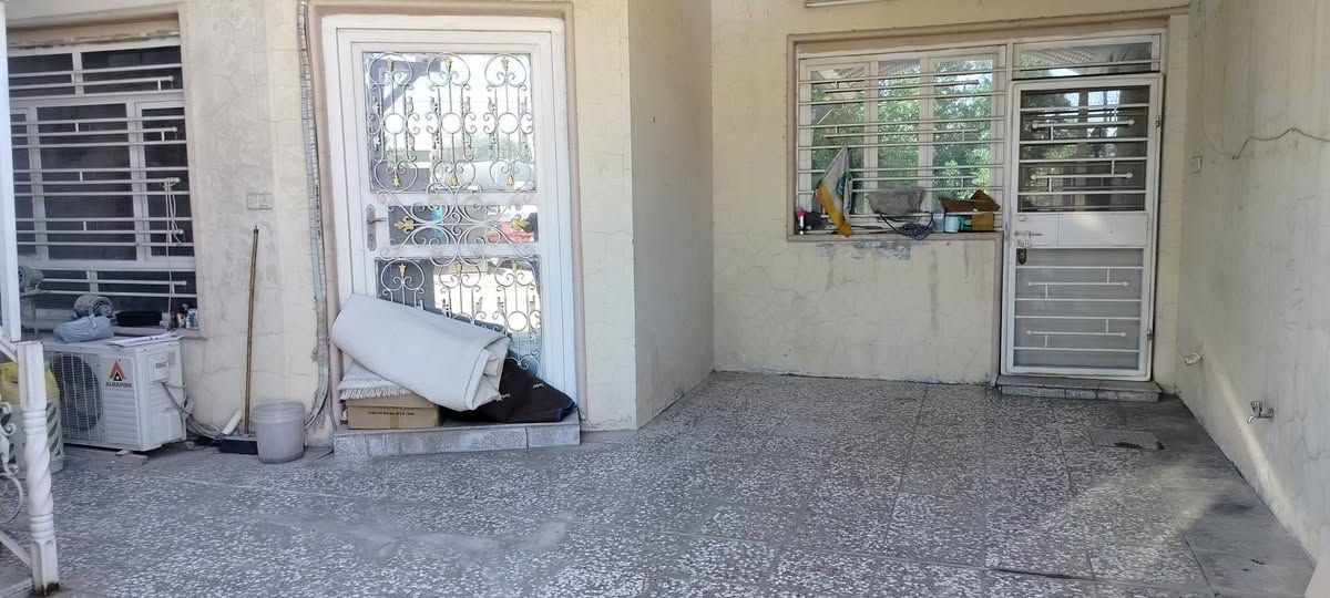 دار للبيع في العامرية مقابل محطة الغاز
المسلحه216متر مفروز بسند مستقل الدار عبارة عن وحدتين سكنية مقابيلة تشجير سنة البناء2013
للاستفسار ***********
