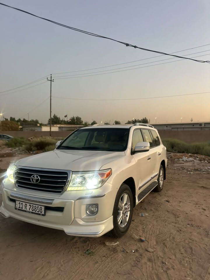 لاندكروز بريم2015مكفوله كفاله عامه
سياره نضيفه كلش وجديده رقم بغداد 
ماشيه 180 فقط 
سعر 390$
واتساب ***********
