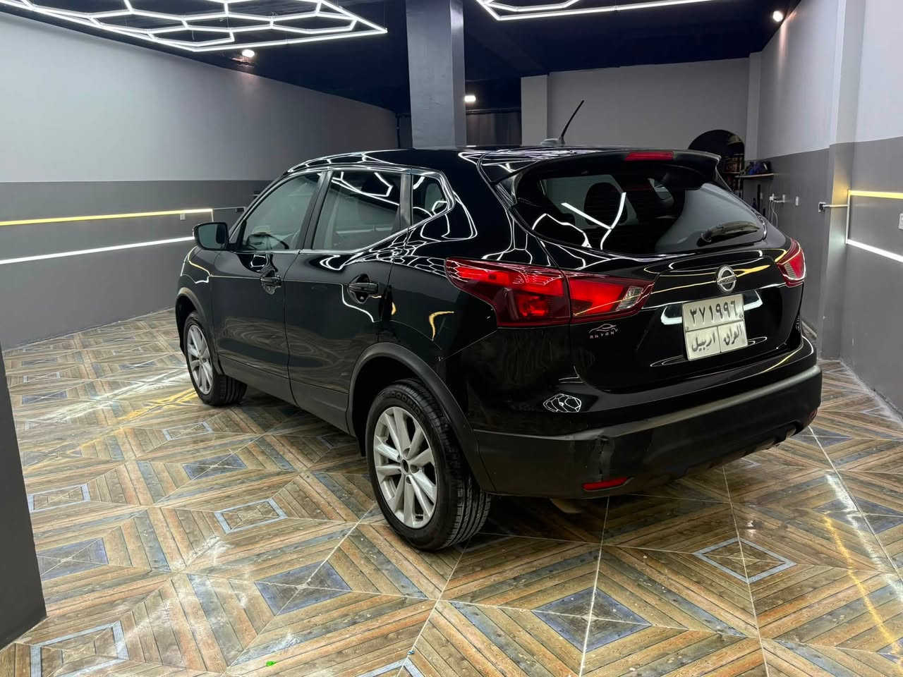نيسان روج سپورت (Nissan Rogue Sport) موديل 2017.
مواصفات السيارة
المحرك: 4 بستم، حجم 20 (2.0 لتر).
 النظام: دبل اكسل (AWD).
 الاضافات: تحديد سرعة، كاميرة و تحكم ستيرن.
 الكير: عادي وأوتوماتيك، مع مود normal و eco.
تبريد مركزي.
 الحالة: السيارة بدون صبغ، فقط فيها قطعتين تعديل بدون صبغ.
 الضمان: الكير والمحرك بشرط الفحص. الماشية: 100,000 ميل فقط.
الرقم: رقم أربيل، والتحويل بشرط.
مکان سليمانية
سعر  ١٣٠٠٠$
***********
