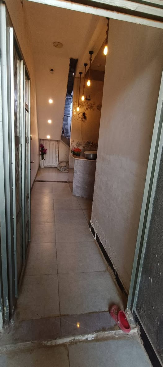 ياالله بيت طابو صرف طابقين طابوك والسقف كونكريت 
والطابق الثاني هيكل البناء ثرمستون
 والسقف عگاده مساحه 100متر الواجهه 5 والنزال 20
العنوان حي العسكري شارع سيد جواد وتنزل وانوب داخل الفرع
 كافة الخدمات ماي ومجاري وكهرباءوالتبليط بالباب 
 السعر  73 تنطي 50 وتسدد 23 مليون الباقيات اقصاد اسكان للدوله بالشهر تدفع 174الف اي استفسار اتصل ***********
