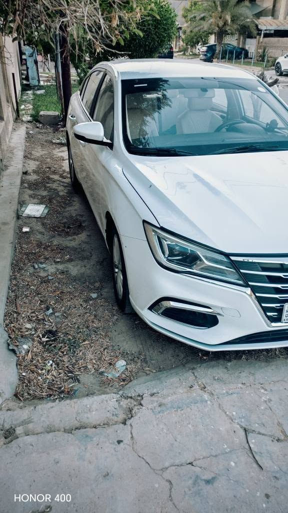 سيارة موديل 23 مابيها صبغ فقط طخة بالهلال الامامي الايمن موضحها بالصورة ماشية 67 مابيها اي نقص السعر 100 ورقة رقم سليمانية باسمي سنوية ل29 مكاني بغداد الدورة 
*********** بغداد, العراق
