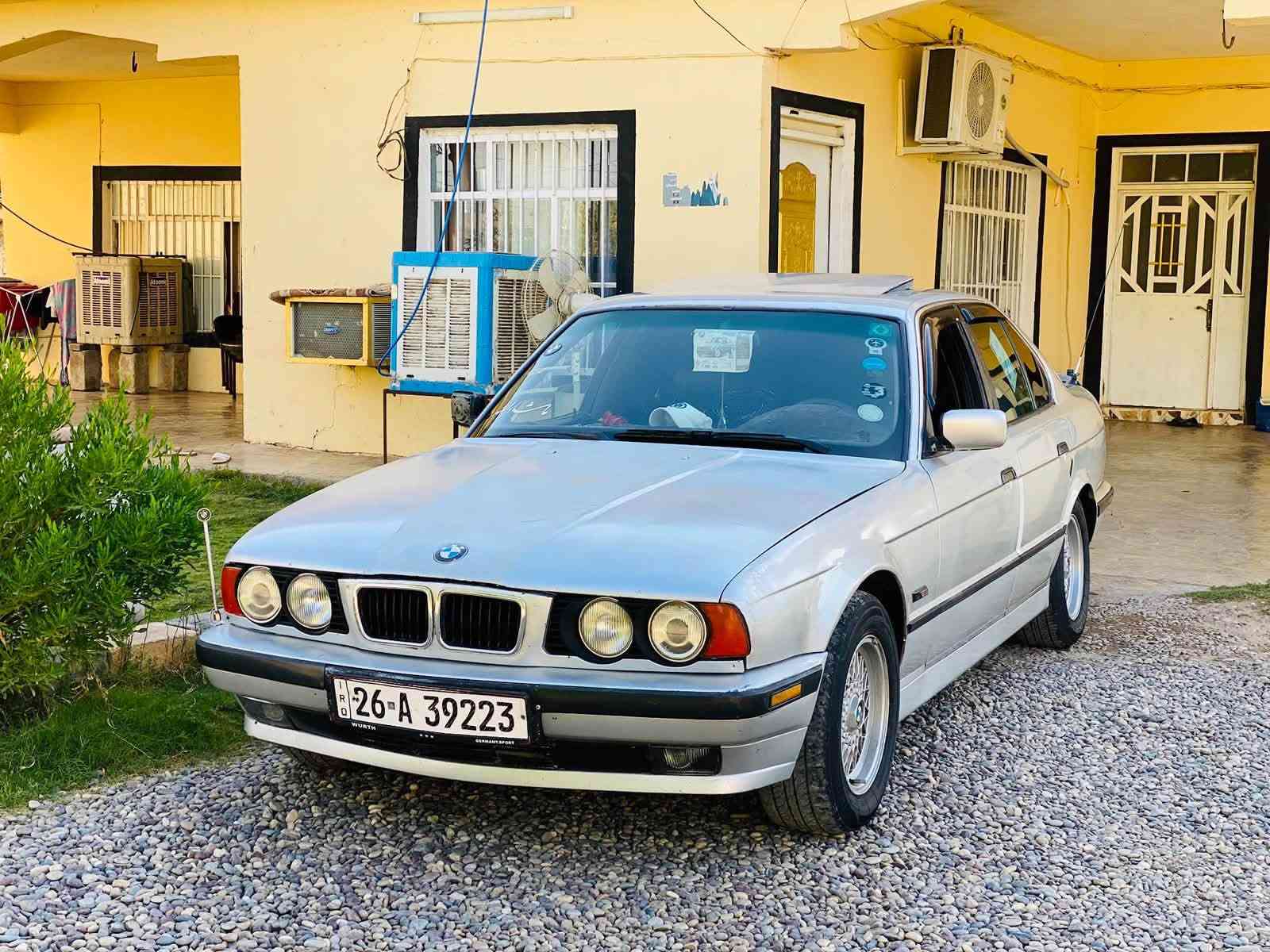 للبيع بي ام 525
وارد ياباني موديل 1991
محرك كبس عدل كير اوتو 
محرك كير شرط 
سلايت طكتين 
طخم سماعات ومضخم صوت جديد 
رقم دولي شرط التحويل 
بيع ومراوس ترهم مقدمه وبل شهر 
مكان السياره الشرقاط اسديره 
***********

نص مكتوب في الصور:
- @e9_d3
