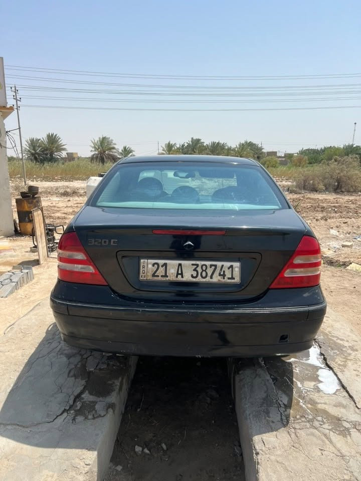 السلام عليكم 
السعر 50 وبيها مجال 
مرسيدس c320 موديل 2000 
رقم سليمانيه سنويه ل2027
مداور ثاني يوم 
نواقصها :- طخه بالچاملغ الخلفي الايمن ترجع بارد 
كمبريسر عاطل فقط والبواري والفريز سليمات 
حداديه الصدر ضعيفه 
الغرفة يرادلها ترتيب 
المكان الناصريه 
*********** واتساب فقط
