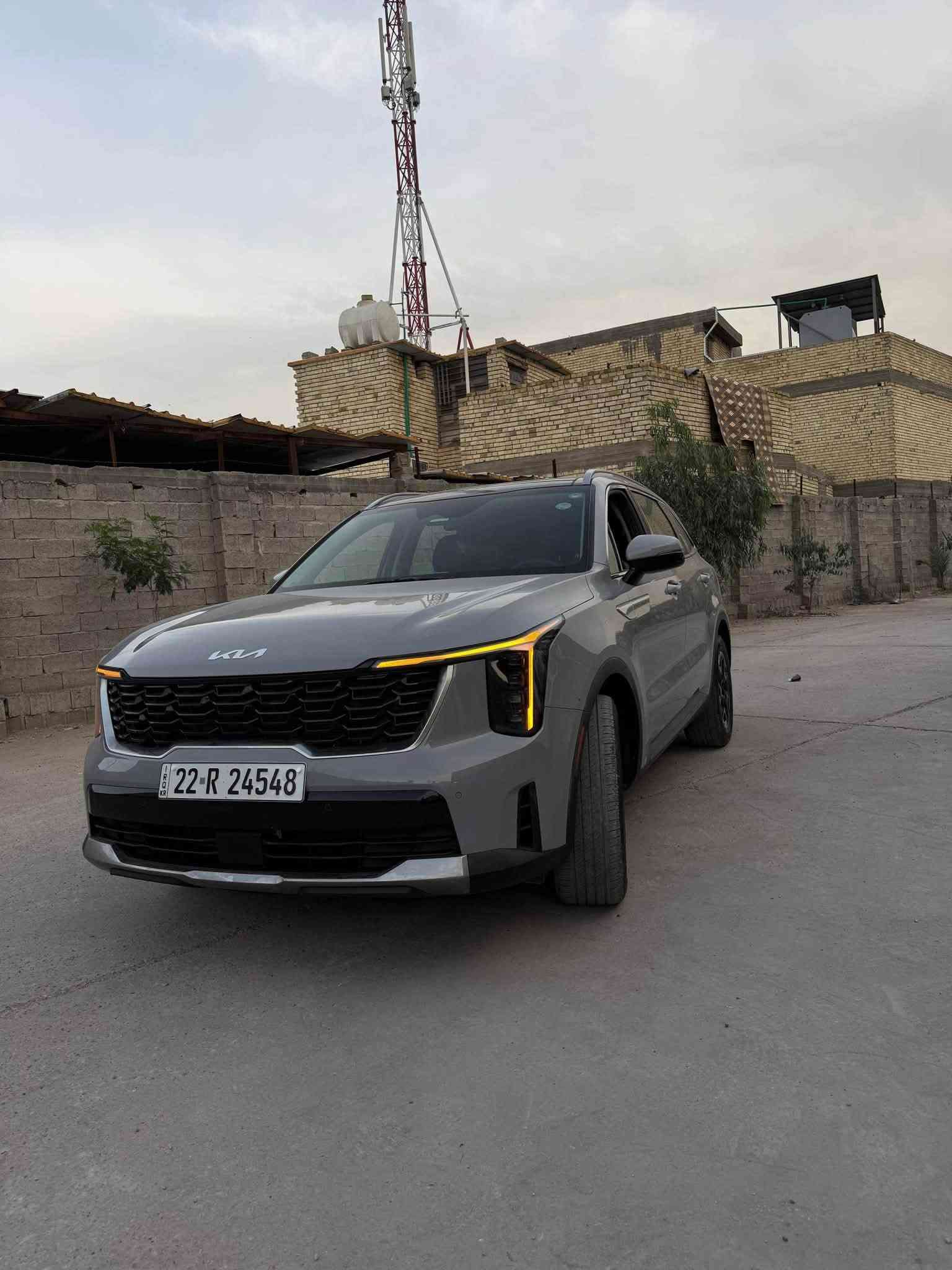 *للبيع كيا سورنتو Kia Sorento 2024* 🧿
*فيس لفت جديد - فئة عالية - 7 راكب*

*التفاصيل:*
- *الموديل*: 2024
- *اللون*:سمنتي  - داخلي اسود جلد
- *الوارد*: امريكي
- *الحادث*: جاملغ وباب
- *الدفع*: 4x4
- *المكان*: بغداد
- *الرقم*: اربيل

*المواصفات:*
- شاشتين 12.3" متصلة بانوراما
- جلد + كراسي كهرباء + بانوراما
- ويل 20 انج اسود + لايتات LED جديدة
- كروز ذكي + رادارات + كاميرا
- شحن وايرلس + بصمة + تشغيل عن بعد

*السعر*: اتصال
‭***********‬
*للاستفسار*
