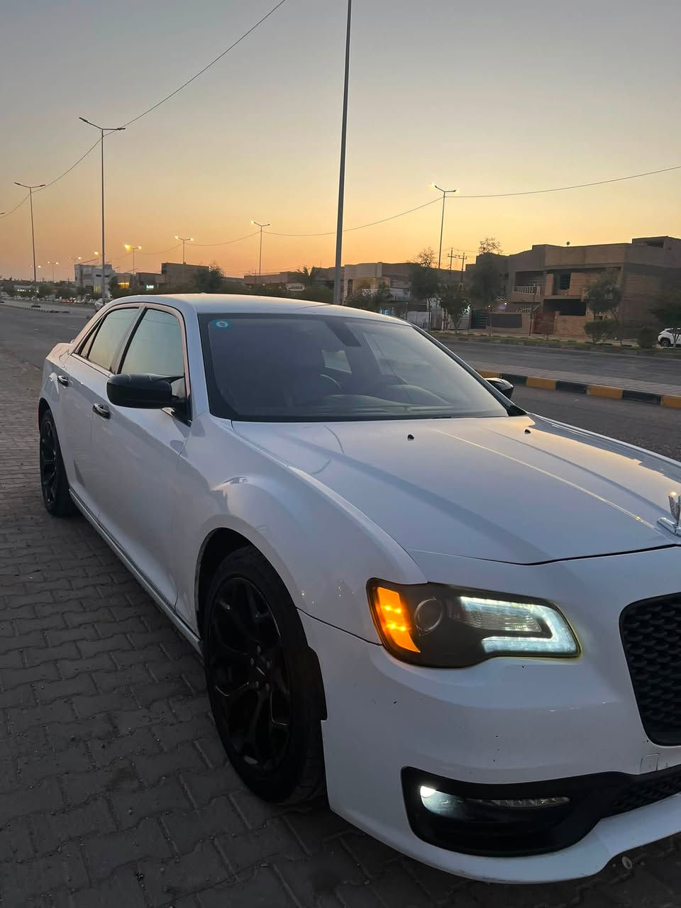 كرايسلر اوباما C300 
2016 اصل
كشنات جلد اسود 
داخل اسود وبيجي
كشنات كهربائي
تو ويل اصل
كير ومحرك كفاله
حادث السياره سرقه 3 قطع الأماميات مبدلات ومصبوغات
وبلعراق بيه ضربه براس الغد بلطرف 
رقم بغداد انكليزي مميز بأسمي تحويل ثاني يوم 
السعر190 وبيه مجال بصيط 
للاستفسار اكثر الاتصال ***********
