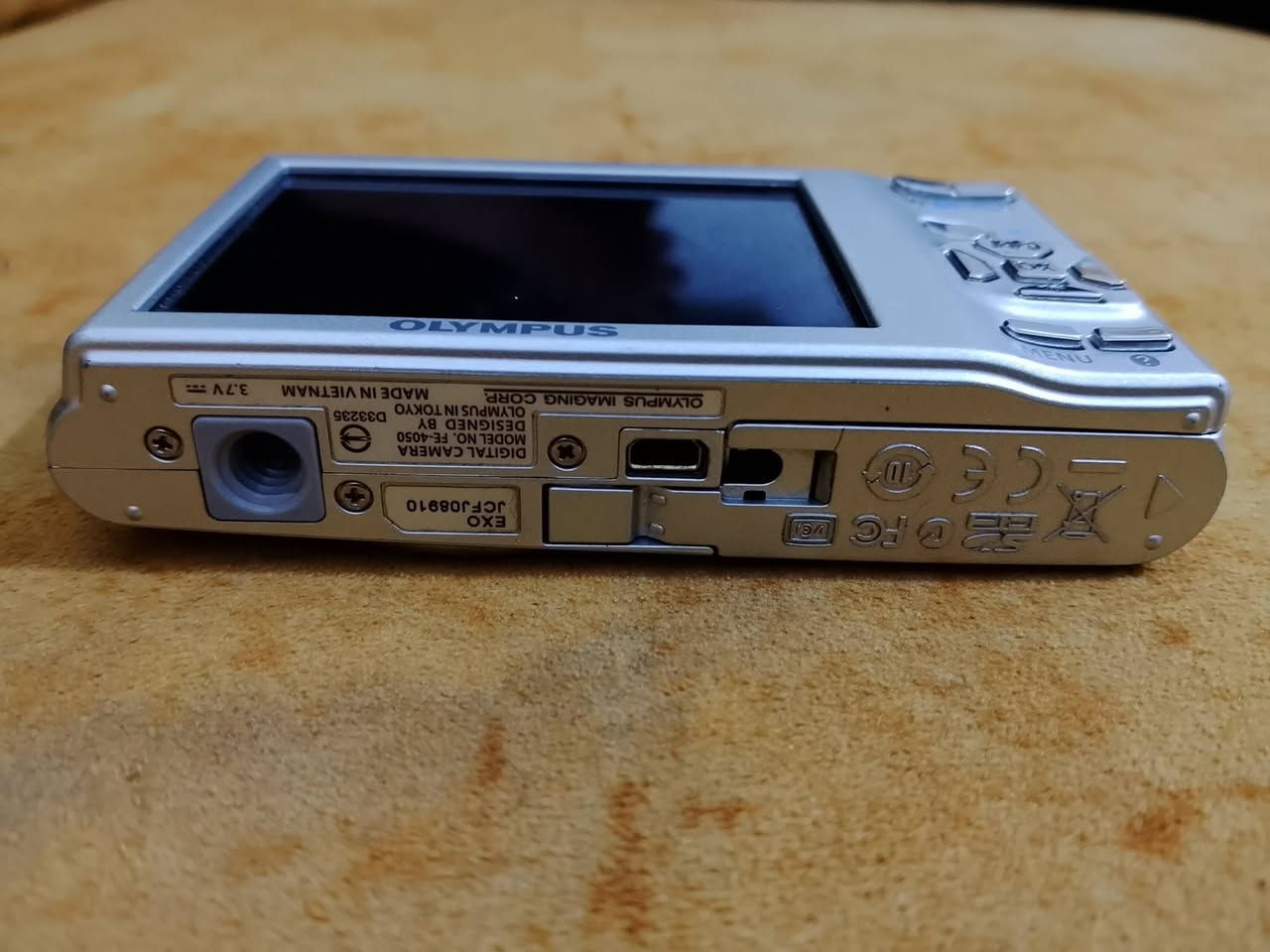 سلام عليكم ورحمه الله وبركاته
كامره(OLYMPUS) للبيع نضيفه كارتون 📷📸

يمكن عوزه بس بطاريه أنه شتريته ما تشتغل ومابيه بطاريه

للستفسار الاتصال على الرقم ***********
