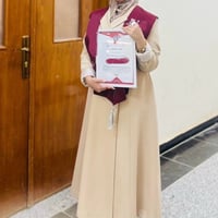 فستان رسمي لمناقشة ملبوس فقط ساعتين  اشتريته ب٥٠ ابيعه ب٣٠ قياس ٤٠-٤٢