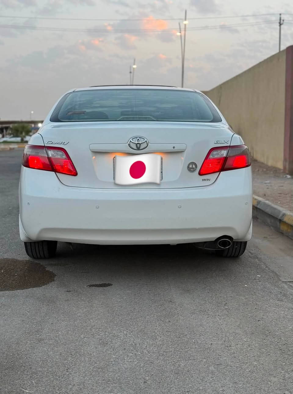 السلام عليكم 
للبيع فقط 
كامري 2008 
رقم بغداد تحويل 
كفالة من الضربه والصبغ والتبديل والفتح والبارد 
محرك كير كفاله 
السياره فول مواصفات
فتحه 
وكشن كهرباء 
وبردة خلفيه 
حدادية وتخم تاير جدد 
مابيها كل نقص جاهزة من كل النواحي 
المكان الناصريه 
للأستفسار 
هـ ***********
