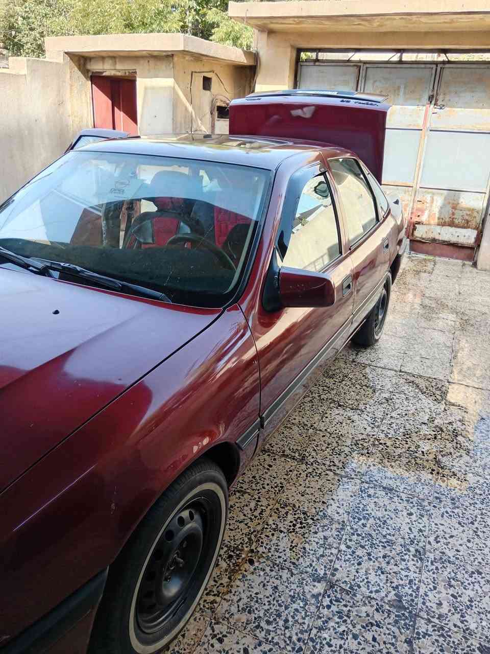 سيارة فكترا حجم 20
موديل ٩٣ شرط وكالة تحويل 
السعر  ع خاص 
***********
