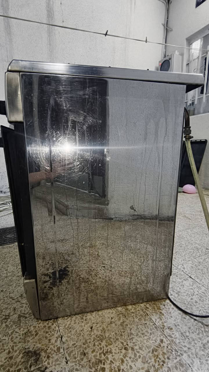 السلام عليكم عندي هاذا الطباخ للبيع السعر 100وبي مجال بس يعوزو تبديل قلابات الباب الشراي يجي واتساب ***********
