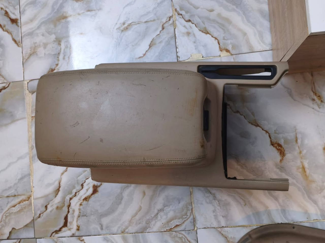 سلام عليكم عدي بطاين او فرس كامل للبيع مال لاندكروز ٢٠٠٧ جدد الله شاهد
‏‪***********‬‏
