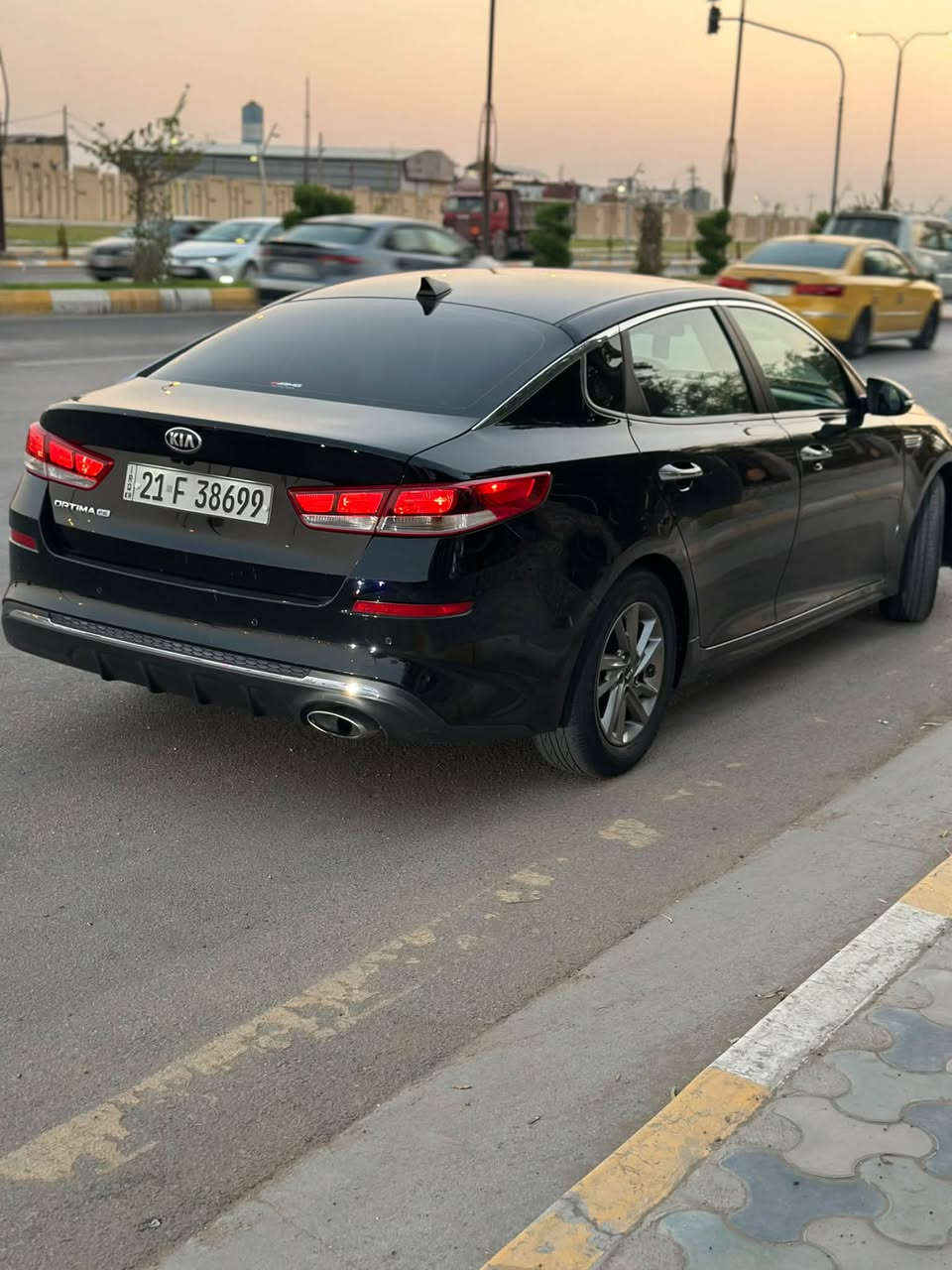 السلام عليكم ..
للبيع كيا اوبتماLx2019 نص مواصفات امريكي حادث بسيط بدون ايرباك بدون اي دواخل بدون تبديل 
سيارة جديدة جداً بدون اي نقص محرك ٢٤٠٠ مكفول 
رقم سليمانيه سنوية ب اسمي )
المواصفات :-
١- شاشة كبيرة 
٢- رادارات جانبي وامامي 
٣- فول تحكم ستيرن 
٤- كامرة + حساسات 
٥- ماشية الف ميل 
٦- محرك ٢٤٠٠ مكفول
٧- ويل١٦ + تخم تاير جديد 
وباقي المواصفات المعروفة للاوبتما 
ملاحظة ( السيارة ليبل واحد بدون اي تبديل صبغ فقط دعاميه )) 
عنواني بغداد 
السعر١٣٥ ورقة 

‭ ***********‬رقم
