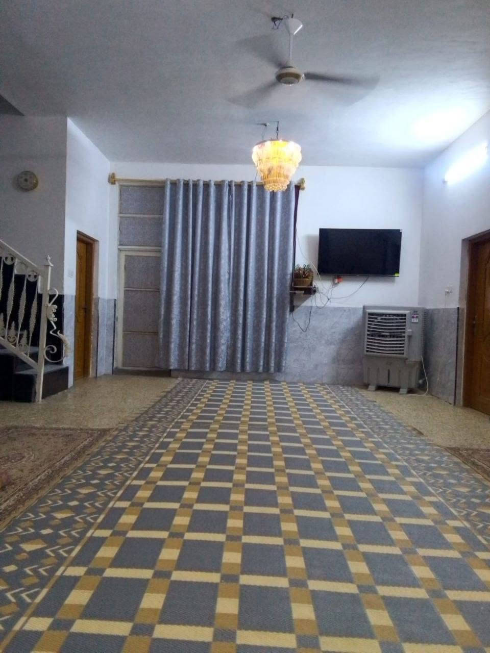 السلام عليكم
دار للبيع مساحه 200متر طابو زراعي سند 25يبعد عن الشارع 100متر أساس صب بناء طابوك  السكف صب يحتوي على غرفتين وصاله ومطبخ واستقبال وصحيات داخليه وخارجيه السعر( 70)مليون وبي مجال 

العنوان :النجف الاشرف/ شارع المطار القديم /مقابيل صيدليه غفران 

للاستفسار مكتب المهندس

***********

***********
