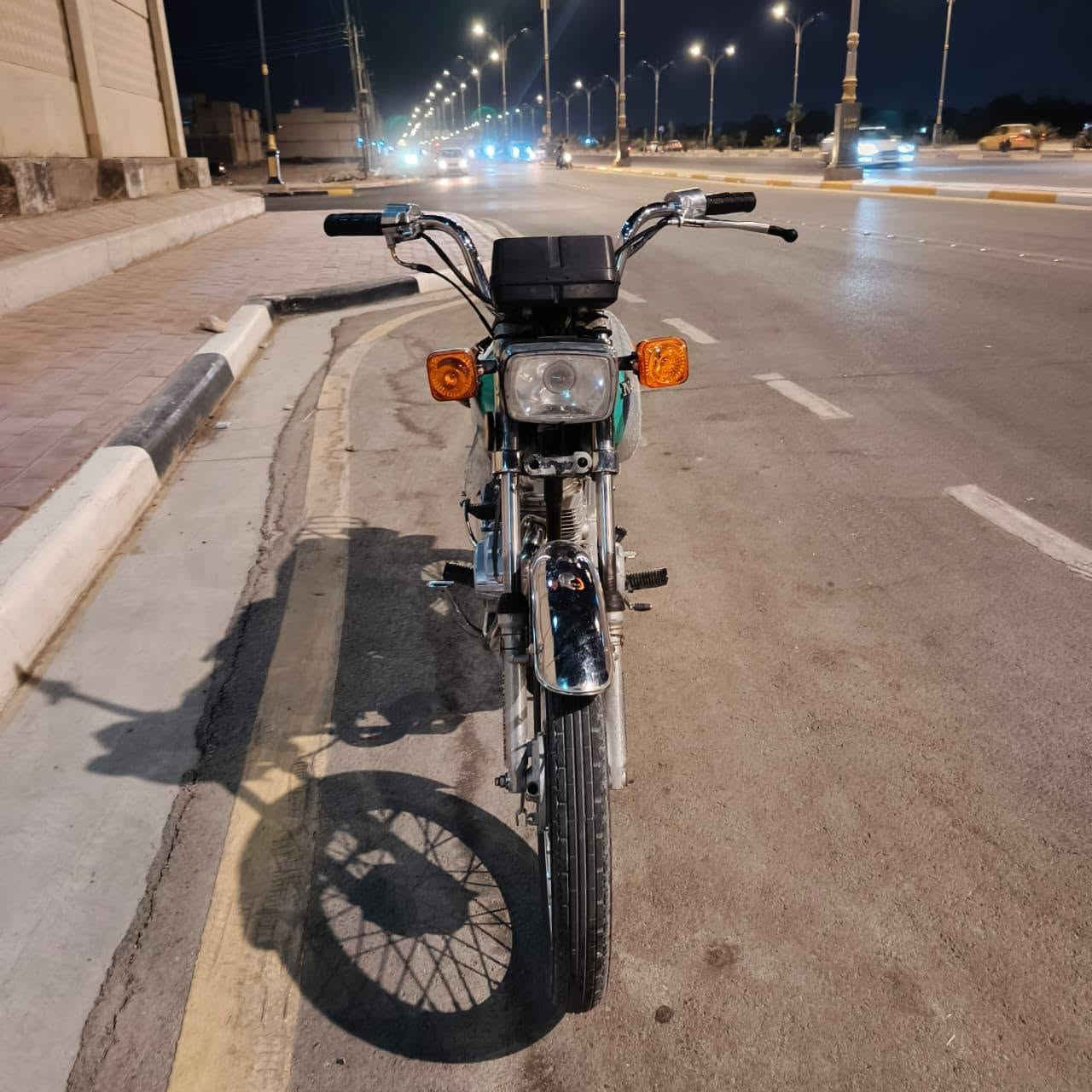 سلام عليكم
دراج اربعه كير  
الشاصي نامه شلامجه مديل 2019 
(الدراجه أوراق أصولي) 
المكينه رابيدو مبدلة فقط ولفات 
الدراجه ناعمه وخير من الله 
نقصها بس ضفيره وباتري فقط
السعر 650 
للاتصال على الرقم ***********
