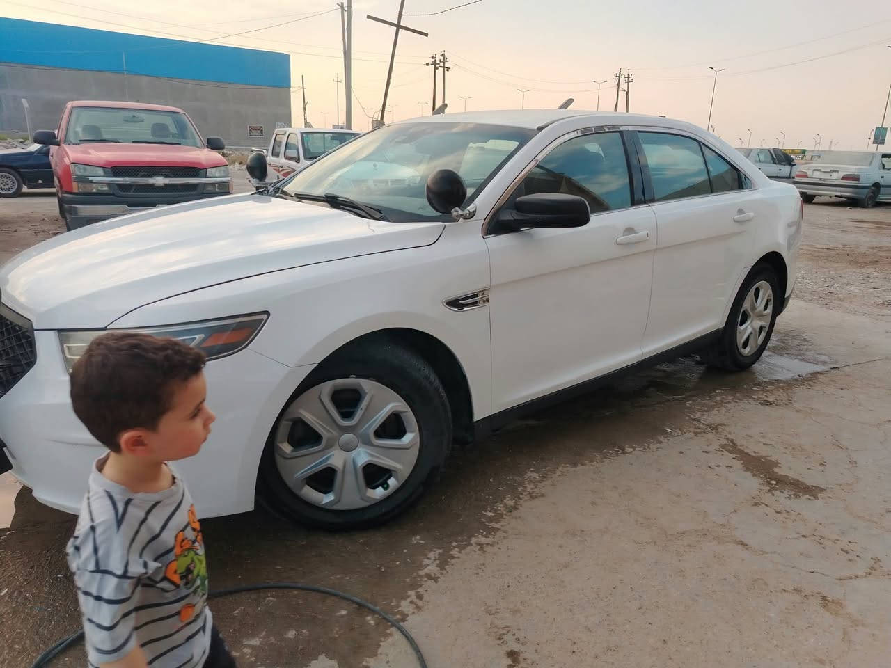 السلام عليكم ورحمة الله وبركاته 
تورس ٢٠١٥
رقم انكليزي واسط 
كير مكينه تبريد كله جهاز 
سياره مكفوله من الضربه 
موصفات بوليسي معروفه
 ***********
***********
مكان السياره كوت واسط
