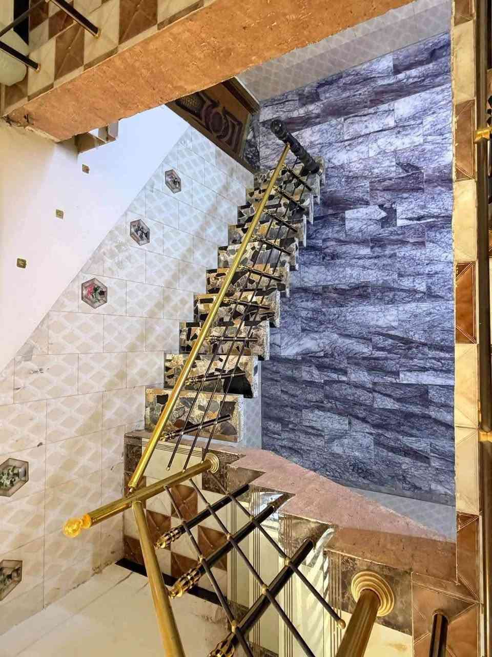 دار للبيع
حله شارع ٨٠ كربلاء حي القضاة 
يبعد عن الشارع العام ٧٥ متر
بناء حديث 
خدمات كامله مجاري تبليط 
المساحه ١٥٠ متر
المحتويات ٤ غرف نوم + صاله ومطبخ وصحيات داخليه وخارجيه ومنور ممر 
واستقبال ارضيه مرمر سيراميك هزاره نص الحايط كهرباىيات حديثه 
للاستفسار الاتصال 
***********
