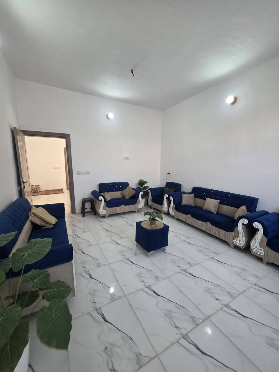 🏡 فرصتك لامتلاك العقار اللي تحلم بيه… تبدأ من هنا. اختيارات مميزة، مواقع جيدة، وأسعار تستحق الاهتمام. 
#للــــــــــــــــبيع منــــــــــــــزل مــــــــــــــــساحة١٣٠مــــتر 
 طـــــابو زراعي سند ٢٥ تحويل ثاني 
تفاصيـــــــــــل الدار
إستقبال 
غرفة نوم عدد ١طابق الأرضي 
غرفة نوم عدد ١طابق الثاني.  
مع صالة كبيره 
مطبخ حار
مع مجموعة صحيات داخليه وخارج 
موقع ممـــــــــــــيـز🫰
العنوان صلاح الدين قضاء بلــد حي الأمير خلف كوفي الفرات سابقا 
*********** واتساب
أو مراجعة مكتب التميمي للعقار العنوان صلاح الدين قضاء بلد شارع سيد محمد ع قرب مجمع البركات

