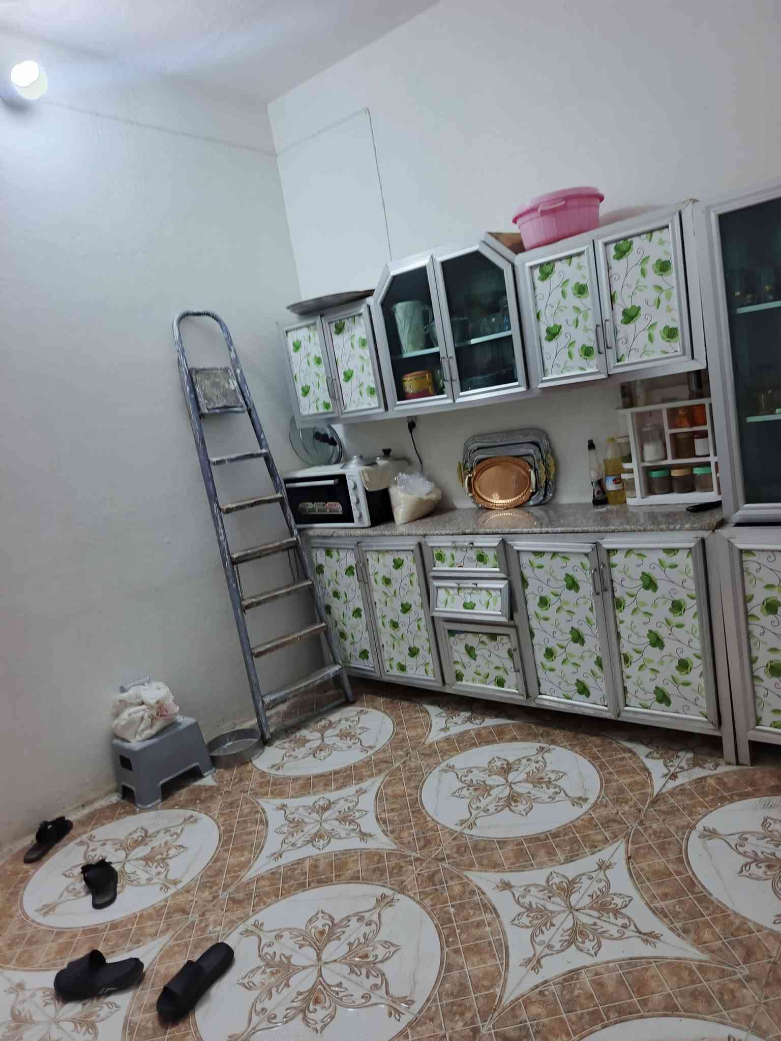 ياالله
سلام عليكم
البيت البيع طابو صرف
مساحه ((200)) متر بناء تكاد
الماجديه سيد جميل قرب شارع ٢٠
يحتوي على استقبال وصاله ومطبخ
وثلاث غرف نوم صحيات داخليه صحيات خارجيه
استفسار اتصل ((***********)) ((, ***********))
