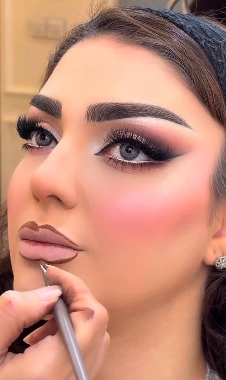 جمال ونظافه المكياج يمنه وبس سنتر نونه 🌺
للحجز ولاستفسار الاتصال ع الرقم 
***********
