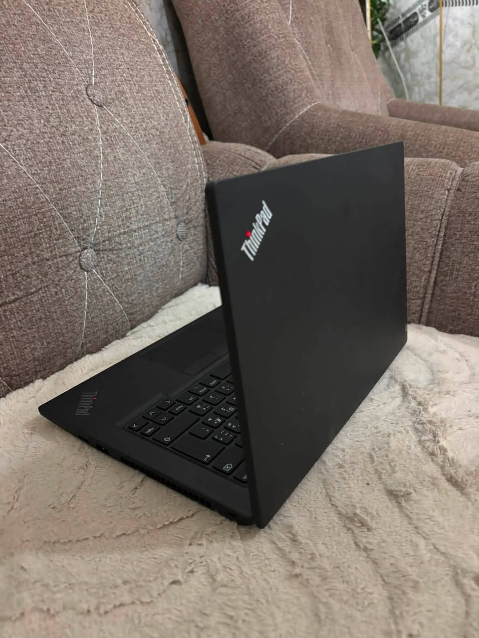 🔥 لابتوب الأداء والأناقة | Lenovo ThinkPad L14 - جيل 12 🔥
جهاز حديث، مرتب، وبحالة أخو الجديد (فول نظافة مع الكرتون الأصلي)، مناسب جداً للاستخدام اليومي، الدراسة، العمل المكتبي، والتطبيقات البرمجية بكفاءة عالية.
💻 المواصفات التقنية:
 المعالج: Intel Core i7 - الجيل الثاني عشر (12th Gen) القوي والسريع.
 الرام: 8 جيجابايت DDR4 (قابل للتوسعة).
 التخزين: 256 جيجابايت SSD NVMe بسرعة فائقة جداً في نقل البيانات وإقلاع النظام.
 الشاشة: قياس 14 بوصة بتصميم عصري بدون حواف تمنحك رؤية واسعة ومريحة.
 البطارية: بطارية ليثيوم بحالة ممتازة تدوم طويلاً.
 الشحن: يدعم الشحن السريع الحديث بـ تايب سي (Type-C) أصلي.
✨ مميزات إضافية:
 النظافة: الجهاز نظيف جداً وخالي من أي عيوب،
 التصميم: هيكل حديث، أنيق، وعملي يتحمل الاستخدام المتواصل.
السعر :500 الف دينار عراقي 
*********** موجود واتساب
