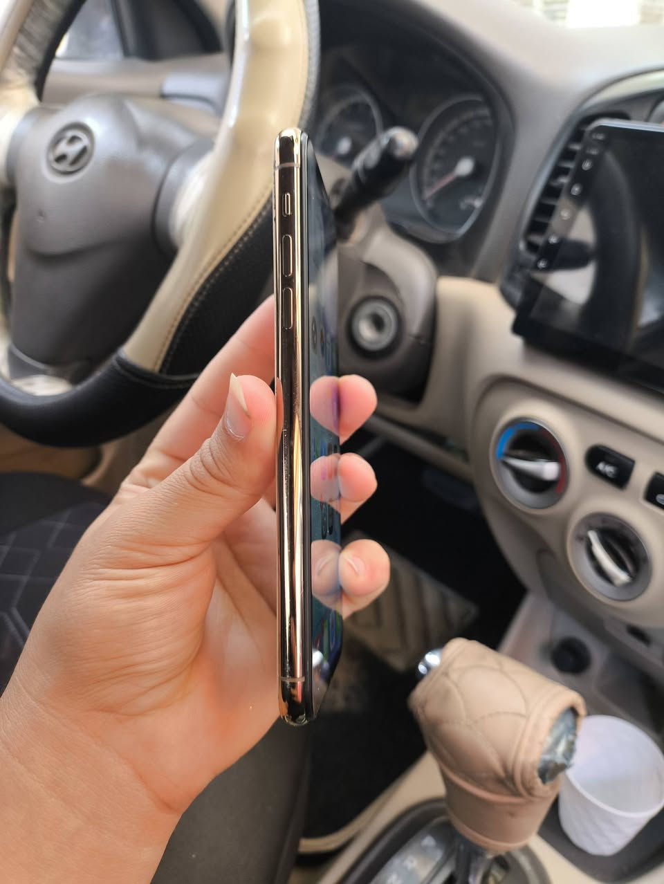 📱 ايفون 11 برو ماكس
💾 الذاكرة: 64GB
🔋 البطارية: 100% (مستبدل أصلي)

🔹 مواصفات الجهاز:
• يدعم شريحتين 📶
• النموذج: ZA
• الكامرات شغالات طبيعي، بس تتأخر بالتشغيل شي بسيط
• الصوت شغال وواضح 🔊
• الهزازات شغالات طبيعي
• شاشة أصلية ثلث خيارات، مستبدلة أصلي وعلى إيدي
• بصمة الوجه تحتاج برمجة

💰 السعر: 185 ألف — قفلة

📍 الموقع: موصل / أيسر
📞 التواصل: خاص أو اتصال مباشر
***********

🚫 توصيل ما عندي — البيع فقط
