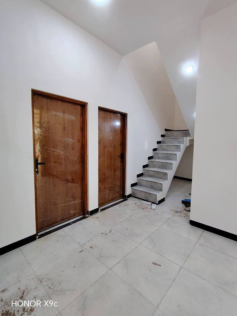 دار للبيع المساحه 100متر🏡
#العنوان: بصره شط العرب الجزيره اليوبه قرب المدارس 
يحتوى علـّۓ  
 غرفتين ،منام ،أسقبال
 صاله، مطبخ، صحيات داخلي وخارجي 
بناء حديث تسليم مفتاح جاهز للسكن
الخدمات كامله 
نوع طابو ملك صرف زراعي
 #السعر 46قفل قفل 
للأسفسار📲
***********📞 
*********** وتساب
