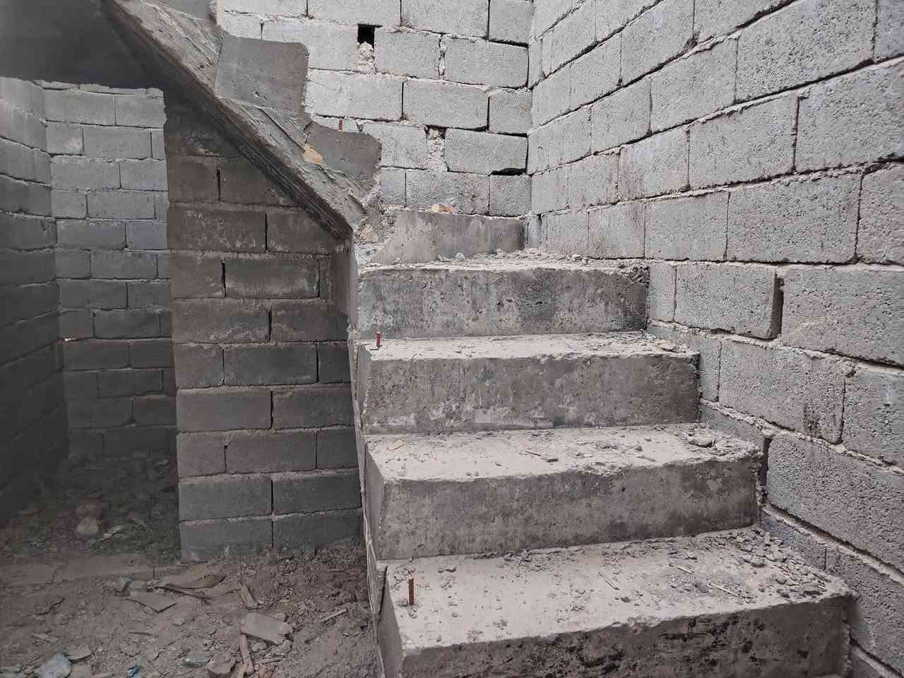 السلام عليكم 
مستعجل على البيع ٢٦ وبي مجال 

هيكل للبيع المساحة ٢٠٠ متر  الأساس بتلو والسقف صب درجه أولى
صحيات عدد ٢ + غرف عدد ٢ + صاله كبيره + مطبخ + استقبال + كراج لسياره الهيكل شغله درجه اولى العنوان
شارع أحمد المطلب مقابل جامع السلام الشارع ١٠ متر واصل ماء والكهرباء قريبه كلش عليه
للاستفسار الاتصال او وتساب او خاص
***********
***********
