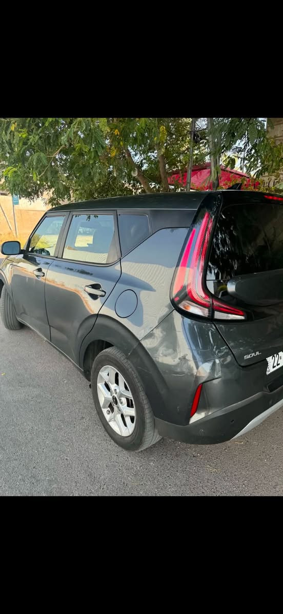 السلام عليكم كيا صول 2023 للبيع 
مواصفات المعروفة حادثها خفيف بيها صبغ جاملغ الأمامي جهة السايق ومكانين pdr ماشية 23 كير مكينة مكفولة 
السعر 135 وبي مجال مكاني بغداد 
***********
