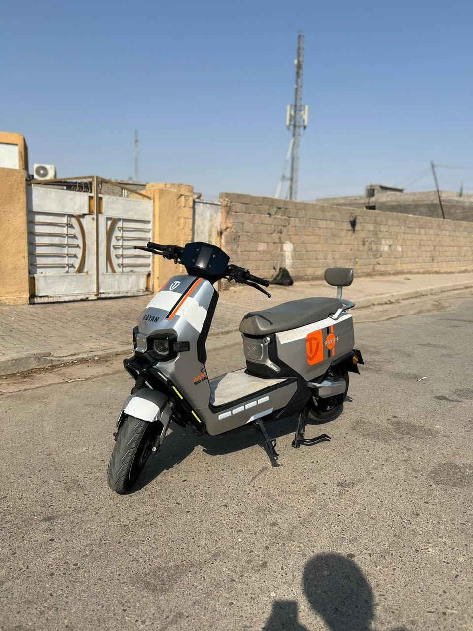 سلام عليكم
درجة ريان وحش الكون vip
ملفهة 2000 أكبر شي سرعة 80 حقيقي 
دراجة خير من الله دراجة نضيفة عل فحص 
تمشي ٨٠ كيلو بلشحنة الوحدة  
بصمات ٢ سويجين تشغيل عن بعد 
مثبت سرعة 
بك 
بيهة كاعية تفصال 
دوشمة كشن وتجوة 
مراياتهة الأصلية موجودة كتلوكاتهة 
بطاريات شرط الفحص
سعر مليون و٥٠ وبيهة مجال بسيط
بغداد الزعفرانية 
واتساب ***********
