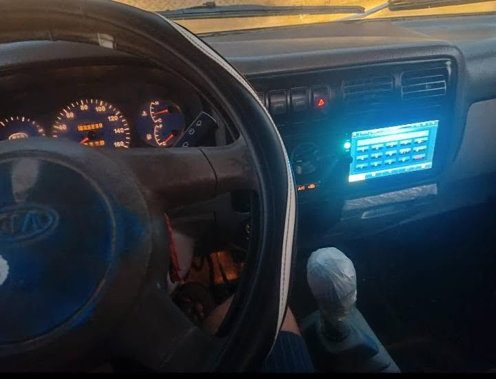السلام عليكم  كيا بزون موديل 2002 مامسجله كير محرك اكسن شرط كهربائيات شغالة كله سيارة ناعمه وحلوه وجاهزه طخم تايرات جدد السعر 38 وبيها مجال  مكان السيارة الشرقاط *********** البيع نقد اخوان
