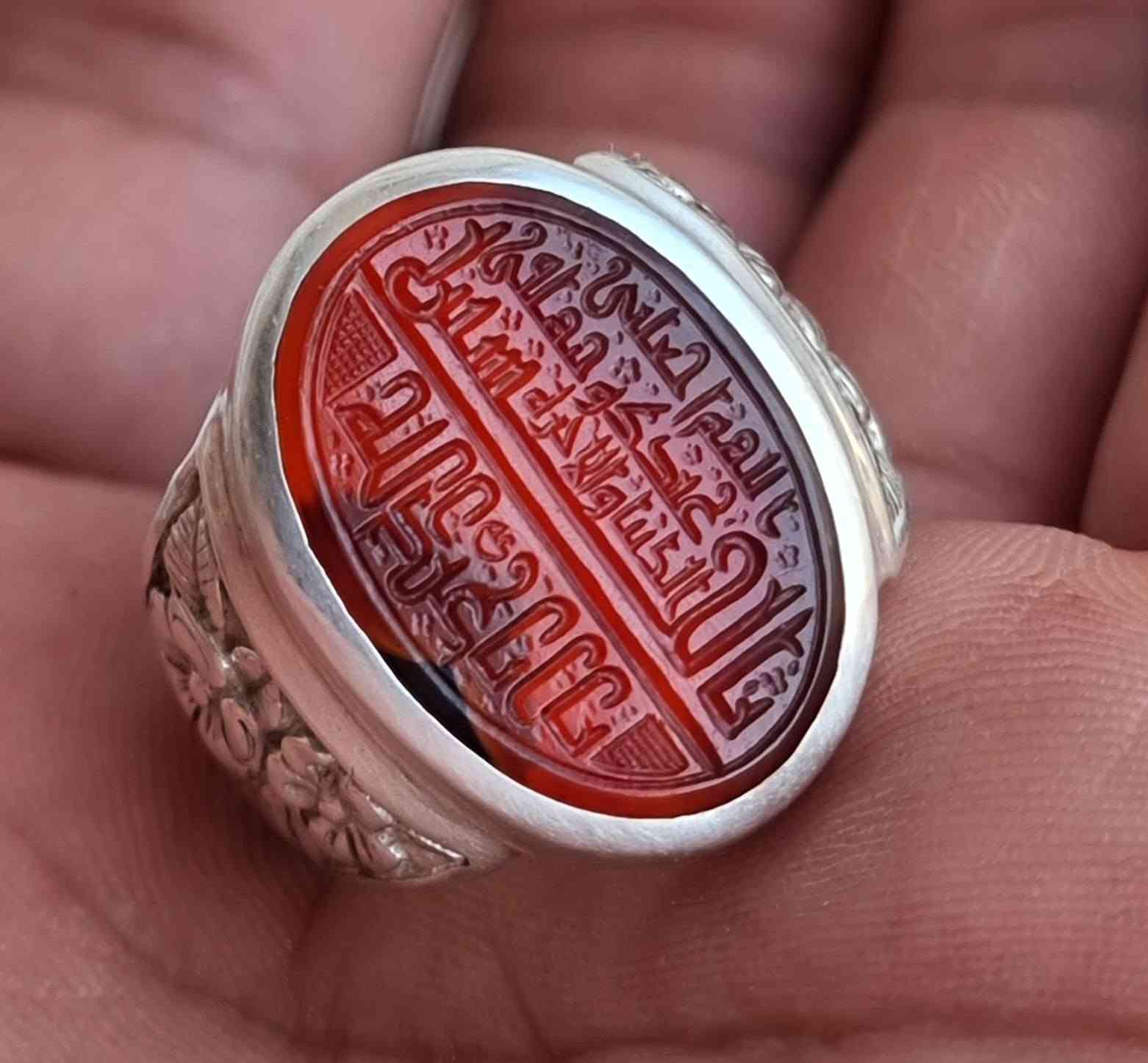 عقيق يماني  احمر  مخطوط خط يدوي المبدع الأستاذ السيد علي ابو غربان  🌞 يا ابا عبد الله 🌞
🔥 اللهم اجعلني عندك وجيها بالحسين في الدنيا  و الاخره 🔥
بصياغه يدويه ثقيله للبيع مكاني بغداد يوجد توصيل إلى جميع المحافظات للبيع فقط فقط أحبتي الغوالي ما اراوس بس ابيع 
***********
