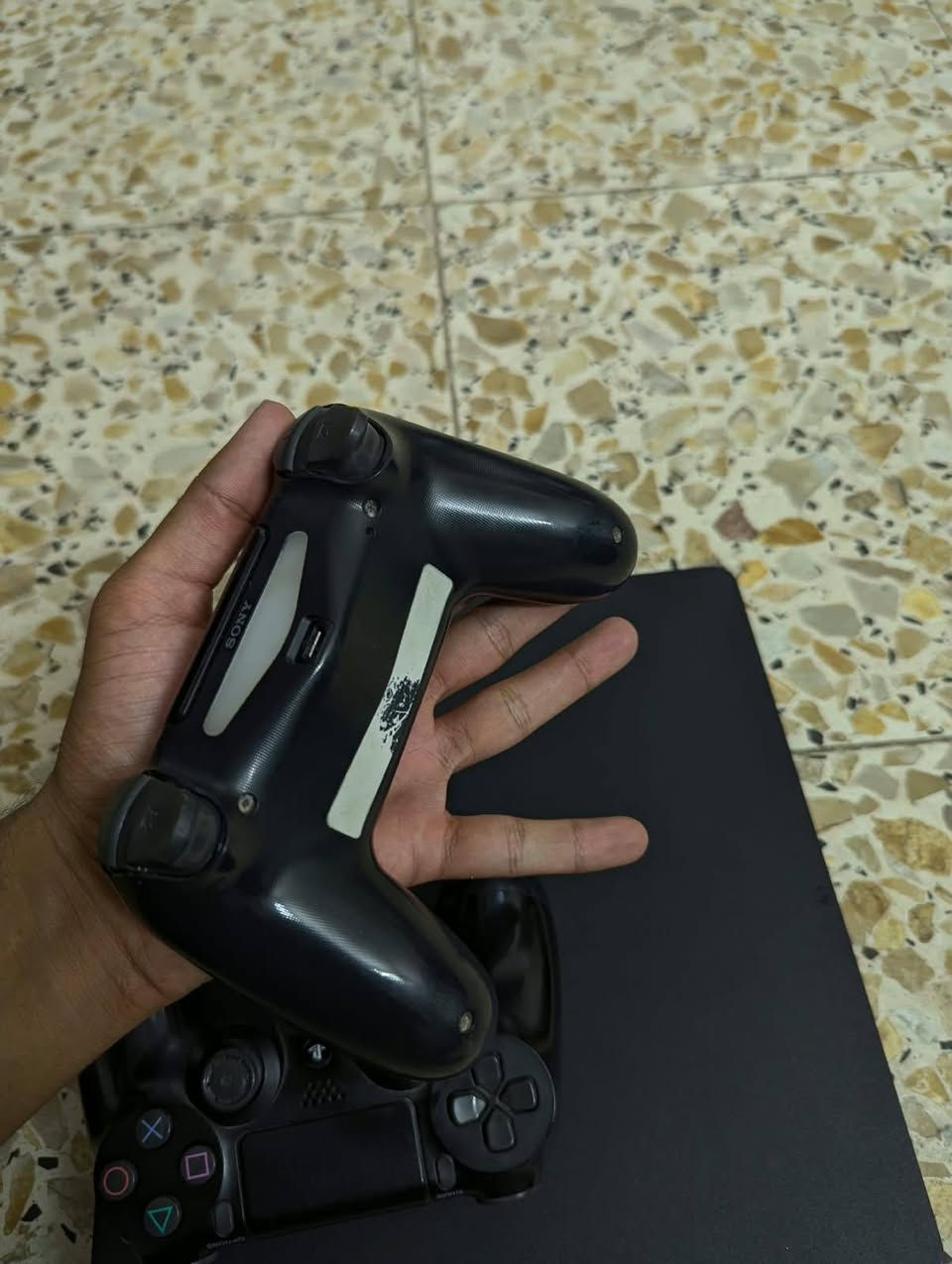 🎮🔥 للبيع PS4 Slim — جهاز مرتب ومجهز أونلاين بالكامل 🔥
إذا تريد جهاز جاهز للعب وما تحتاج تصرف عليه شي، هذا العرض إلك 👇

🎮 PS4 Slim
🌐 الجهاز مجهز أونلاين
⚽ FIFA 26 مشتراة بـ15 ألف
🔫 Call of Duty 6 أونلاين مشتراة بـ15 ألف
🎮 ألعاب إضافية
🕹️ ملحقات كاملة
🎮 جوستكات أصلية
✨ نظافة الجهاز 100%

💰 السعر: 280 ألف دينار فقط

🔥 يعني الجهاز جاهز، الألعاب موجودة، والأونلاين شغال — تستلمه وتلعب مباشرة.

📌 السعر شامل كلشي المذكور أعلاه. 

تواصل واتس ***********
