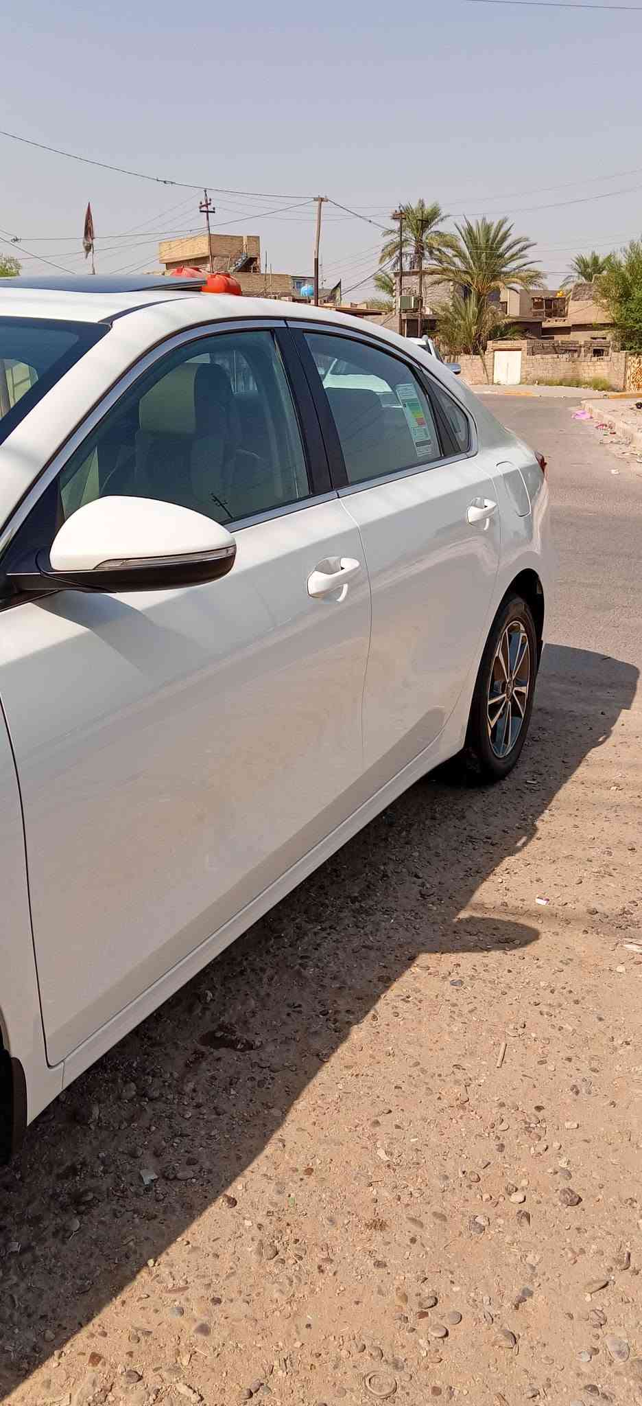 سلام عليكم سيراتو موديل 24 فول مواصفات رقم بغداد 
تبريد قطعتين
 فتحه بل قماره
 اشاير مري
 مري شفط 
ماشيه 46 الف k سياره كفاله عامه
 ما عدا شبر بل بنيد بارد
 وشخط باب خلفي
 عنواني بغداد المحموديه ناحية الرشيد
سعرها 175 بيها مجال ***********
