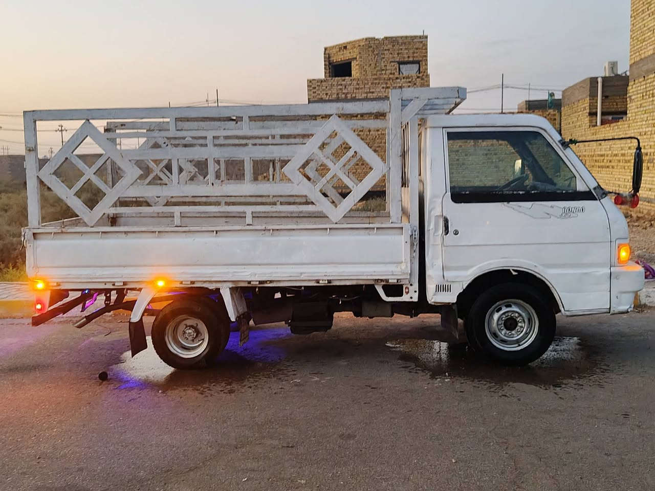 السلام عليكم كيه للبيع موديل 96 رقم بغداد انكليزي هزه جديده سنويه 2030  كير مكينه اكسن شاصي مكفول رقم شاصي ماواضح كهربيات شقاله دشمه جديده حداديه نضيفه باور جديد جاهزه الشراي يتصل المكان واسط قضاء الحي 
السعر 37وبيه مجال قليل للشراي ***********
