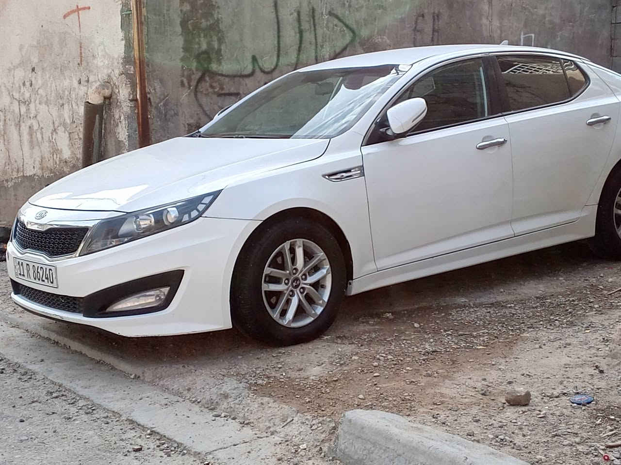 السلام عليكم شباب عندي كي 5 للبيع موديل 11 رقم بغداد باسمي سياره كوريه نظيفه مال بيت مال شرايجي خاص مكان البصره القرني رقم بغداد باسمي***********
