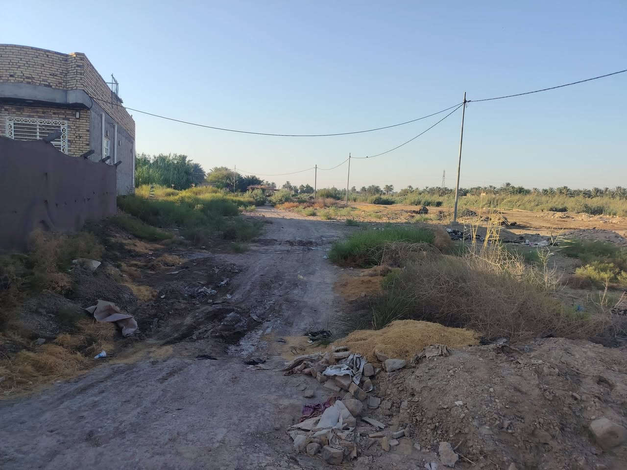 سلام عليكم عرصه للبيع المساحه 600متر عله طريق السنيه الدوانيه جهت الزوار تبعد عن شارع العام 300 متر  تبليط وجه عل تبليط 18 متر ونزال 33متر خدمات  كامله مولد شارع كهرباء يم عمود 706 للتواصل ***********
