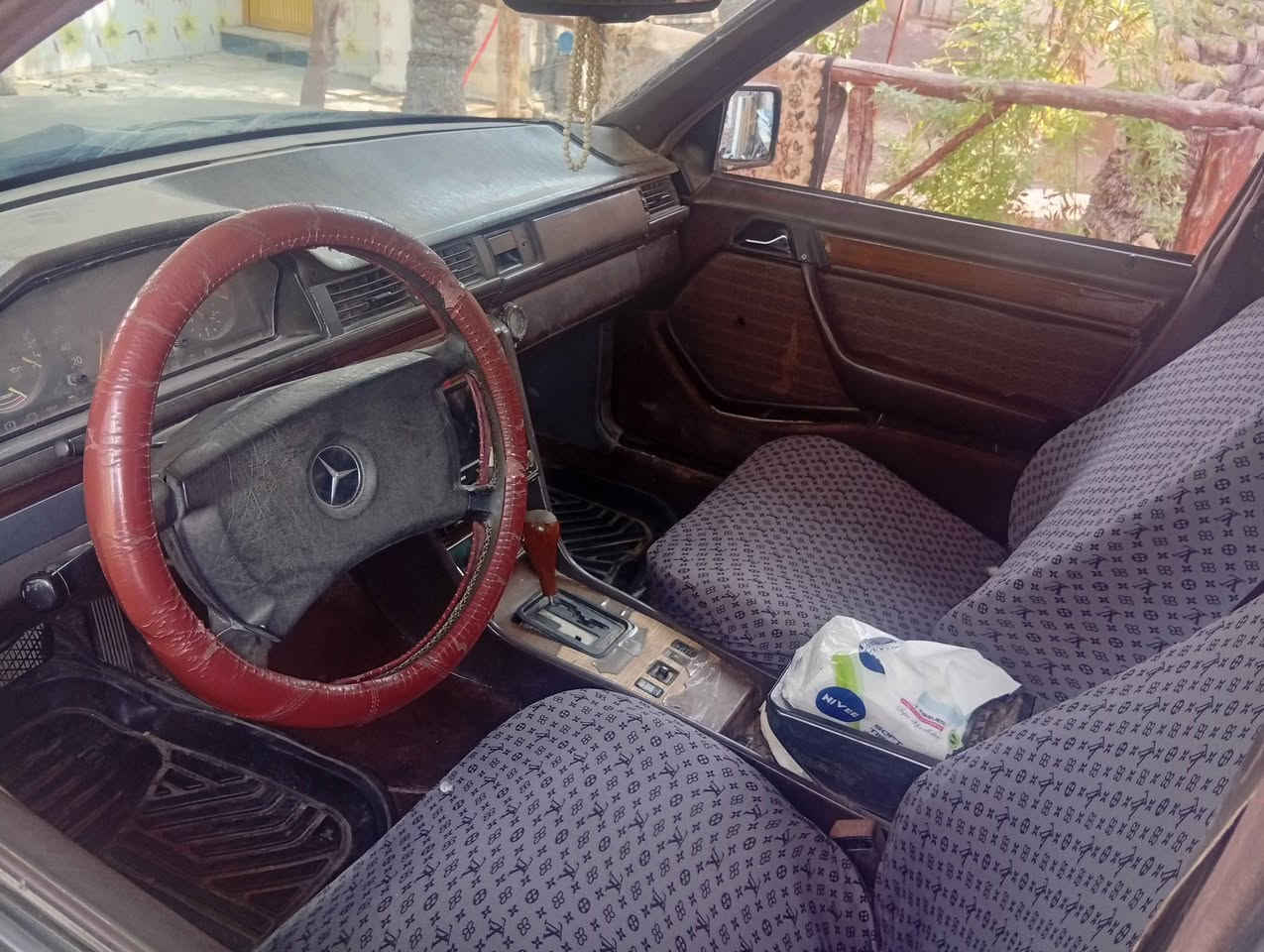 مارسدس موديل 89 سياره حلوه ومرتبه كير محرك جيد. كهربائيات  البدي شوف العين  رقم بصره صاحبهه متوفي ابو الوكاله موجود مكانهه البصره قضاء المدينه  سعرهه 32وبيه مجال رقم الهاتف *********** Singapore
