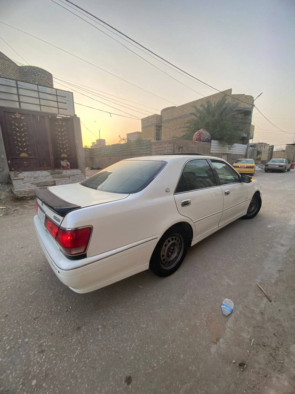 السلام عليكم 
ملكه موديل ٢٠٠١ للبيع مدفوع كمرك وكامله قرص 
مكفوله من الكص ولعيب الشرعي ٣ دكم فتحه رقم بغداد شاصي ٧١ اثنه  كرستال تحوير نجف فوك وجوه مكينه جديده كير صارله عشر أيام من شاده مكانها الديوانيه الشاميه 
سعرها مناسب للتواصل خاص او الاتصال على الرقم ***********
